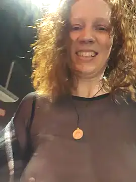 Snapshot of Exhibitionsplit chatting on February 3, 2026, 10:37 pm Exhibitionsplit online show from February 3, 2026, 10:37 pm