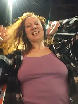 Snapshot of Exhibitionsplit chatting on February 4, 2026, 10:36 pm Exhibitionsplit online show from February 4, 2026, 10:36 pm