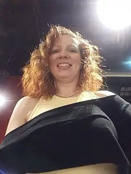 Snapshot of Exhibitionsplit chatting on February 21, 2026, 10:44 pm Exhibitionsplit online show from February 21, 2026, 10:44 pm