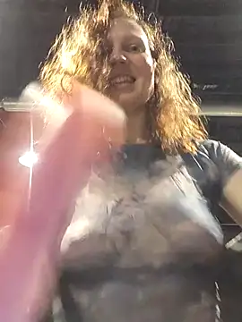 Snapshot of Exhibitionsplit chatting on March 4, 2026, 10:49 pm Exhibitionsplit online show from March 4, 2026, 10:49 pm