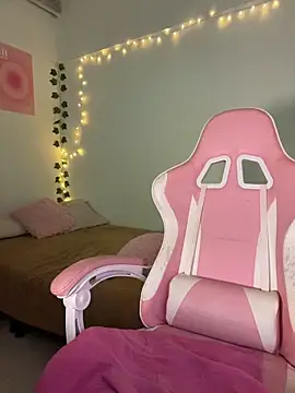 Snapshot of violet-333 chatting on February 13, 2026, 2:24 pm violet-333 online show from February 13, 2026, 2:24 pm