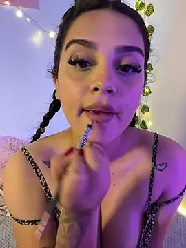 Snapshot of violet-333 chatting on March 5, 2026, 3:30 pm violet-333 online show from March 5, 2026, 3:30 pm