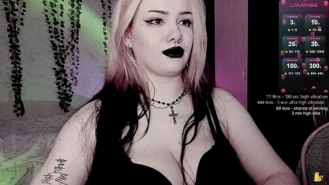 Snapshot of strawberry_elfcat chatting on February 6, 2026, 12:30 pm strawberry elfcat online show from February 6, 2026, 12:30 pm