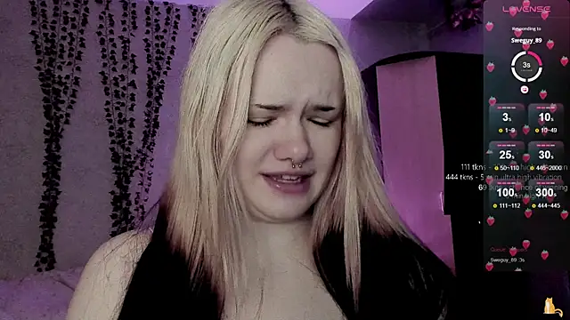 Snapshot of strawberry_elfcat chatting on February 28, 2026, 6:14 am strawberry elfcat online show from February 28, 2026, 6:14 am