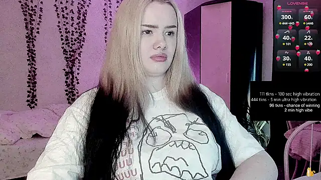 strawberry elfcat online show from June 2, 2026, 2:35 am