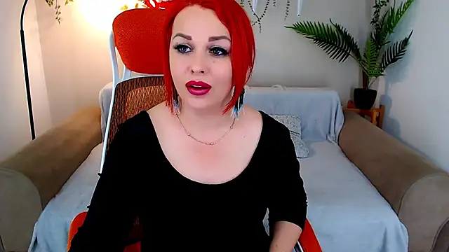 Snapshot of RedHeadBridget chatting on February 22, 2025, 9:01 am RedHeadBridget online show from February 22, 2025, 9:01 am