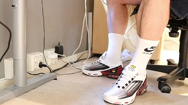 Snapshot of SneakerMaster_ chatting on July 28, 2026, 7:15 am SneakerMaster online show from July 28, 2026, 7:15 am