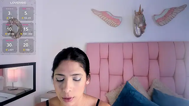 VeronikaOlsen online show from February 1, 2025, 3:39 pm