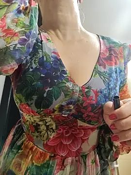 scarlett moore online show from October 3, 2025, 1:19 pm