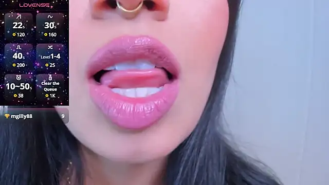 Snapshot of dominique21_ chatting on December 7, 2024, 7:05 am dominique21  online show from December 7, 2024, 7:05 am