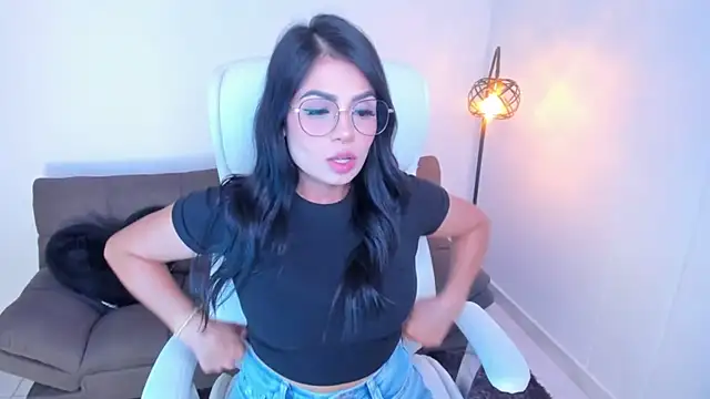 Snapshot of dominique21_ chatting on December 14, 2024, 10:50 pm dominique21  online show from December 14, 2024, 10:50 pm