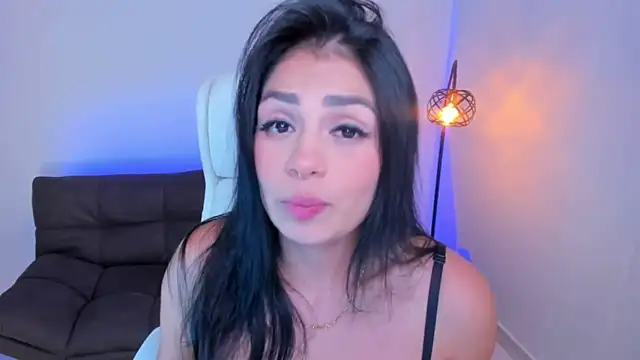 Snapshot of dominique21_ chatting on December 18, 2024, 5:04 am dominique21  online show from December 18, 2024, 5:04 am