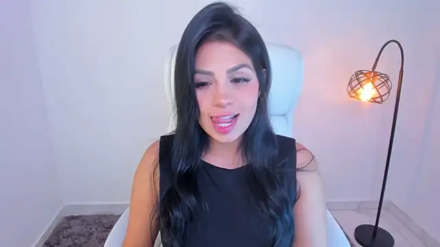 Snapshot of dominique21_ chatting on January 27, 2025, 4:30 am dominique21  online show from January 27, 2025, 4:30 am