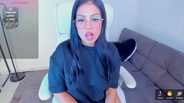 Snapshot of dominique21_ chatting on February 27, 2025, 4:09 am dominique21  online show from February 27, 2025, 4:09 am