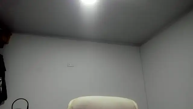 Snapshot of dominique21_ chatting on October 5, 2025, 1:04 am dominique21  online show from October 5, 2025, 1:04 am