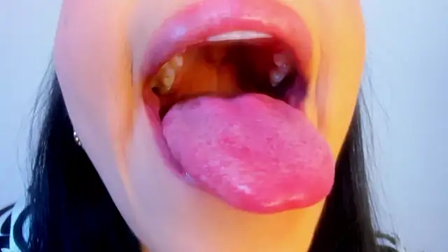 Snapshot of dominique21_ chatting on October 21, 2025, 11:38 pm dominique21  online show from October 21, 2025, 11:38 pm