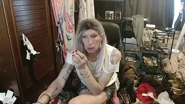 Ombeline1 online show from May 24, 2026, 6:24 pm