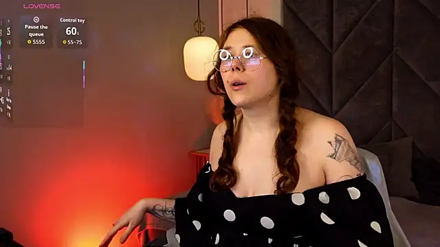 Snapshot of SophiePure chatting on January 16, 2026, 8:35 pm SophiePure online show from January 16, 2026, 8:35 pm