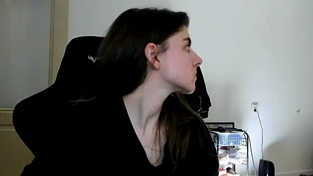 emmamurrr online show from November 7, 2025, 2:06 pm