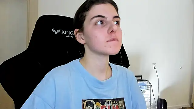 emmamurrr online show from November 11, 2025, 4:07 pm