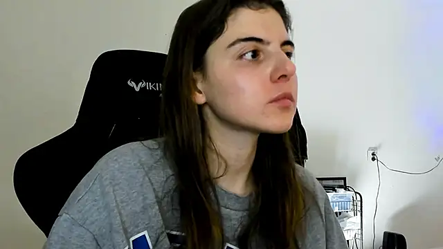 emmamurrr online show from December 13, 2025, 8:14 pm