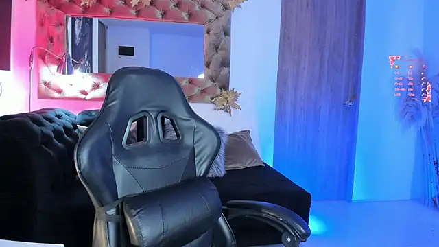 AmelyaMann online show from May 17, 2026, 12:45 pm