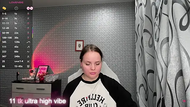 flower sarah  online show from October 30, 2025, 9:26 pm