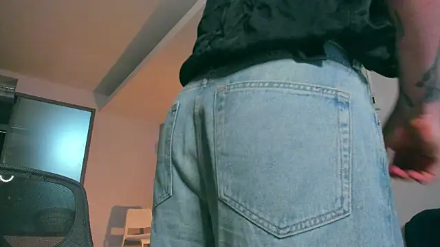 Snapshot of Samuel_Andrew chatting on November 8, 2025, 4:23 am Samuel Andrew online show from November 8, 2025, 4:23 am