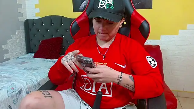 isabeautyx19 online show from February 12, 2026, 1:00 am