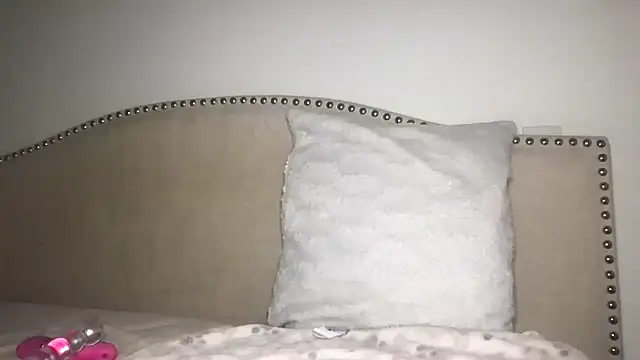 xoxcatt online show from February 12, 2025, 4:23 am