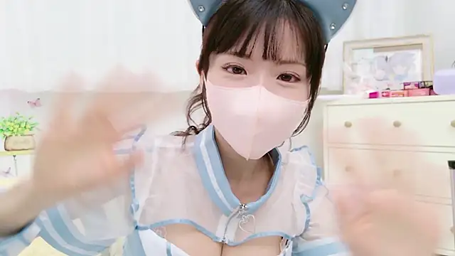 -minami- online show from October 13, 2025, 12:16 pm