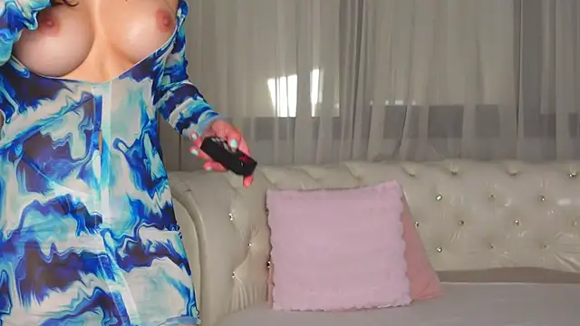 NinaCrystal1 online show from December 10, 2024, 1:44 pm