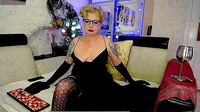 Snapshot of -Yourwoman- chatting on December 24, 2024, 6:17 pm -Yourwoman- online show from December 24, 2024, 6:17 pm