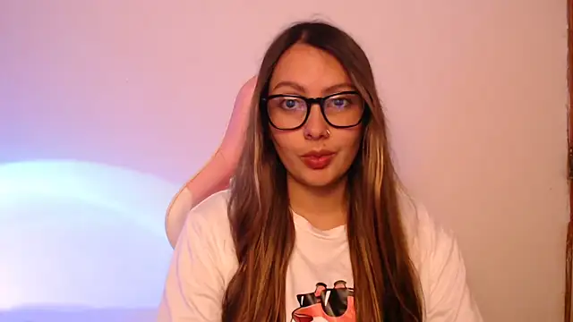 Snapshot of lalawhitte chatting on November 21, 2025, 10:19 pm lalawhitte online show from November 21, 2025, 10:19 pm