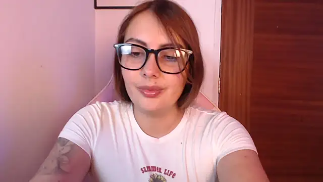Snapshot of lalawhitte chatting on April 10, 2026, 8:46 pm lalawhitte online show from April 10, 2026, 8:46 pm