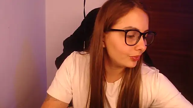 Snapshot of lalawhitte chatting on April 14, 2026, 8:37 pm lalawhitte online show from April 14, 2026, 8:37 pm