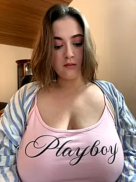 Kamilla Loop online show from November 26, 2025, 9:05 pm