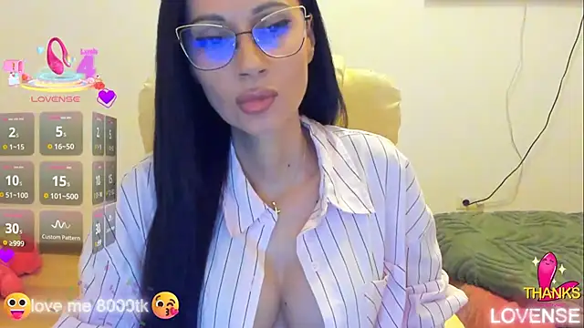 Snapshot of kissnicol32 chatting on November 17, 2025, 4:24 pm kissnicol32 online show from November 17, 2025, 4:24 pm