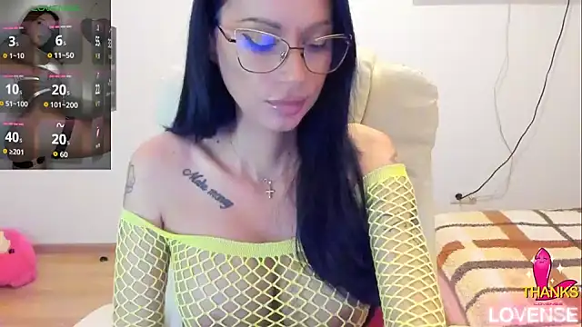 kissnicol32 online show from June 3, 2026, 4:01 pm
