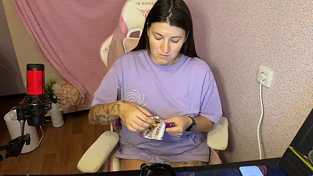 Katrin  kiss online show from November 20, 2025, 4:51 pm