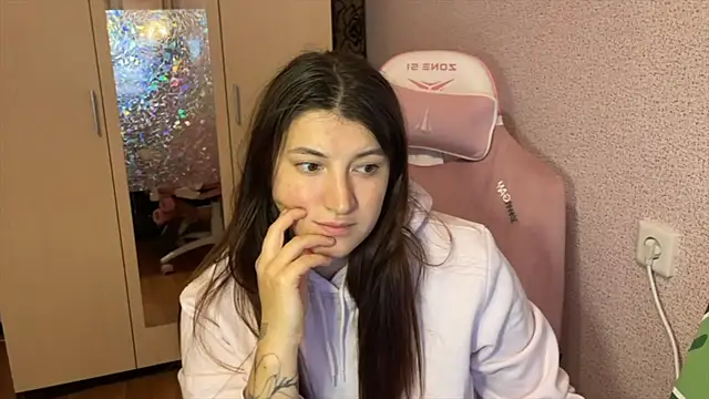 Katrin  kiss online show from February 17, 2026, 4:46 pm