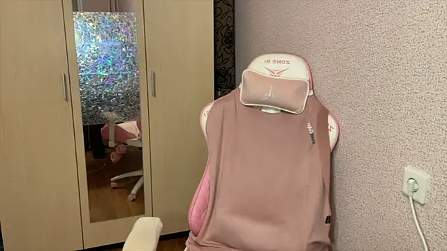 Katrin  kiss online show from March 9, 2026, 4:11 pm