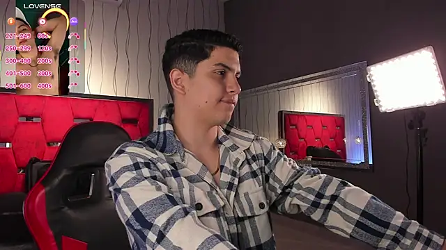 Snapshot of Brat_ chatting on December 22, 2025, 5:04 am Brat online show from December 22, 2025, 5:04 am