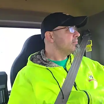 KrazyLegz online show from October 25, 2025, 1:51 pm