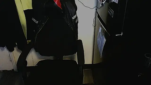 KrazyLegz online show from November 30, 2025, 9:52 pm