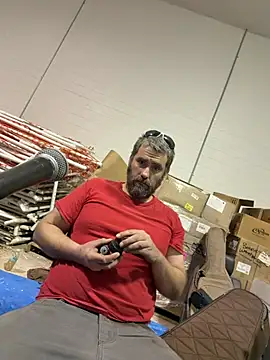 Snapshot of bigJohnson223 chatting on February 17, 2026, 7:42 pm bigJohnson223 online show from February 17, 2026, 7:42 pm