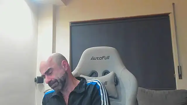 Snapshot of Bicopflirt chatting on February 7, 2026, 1:42 am Bicopflirt online show from February 7, 2026, 1:42 am