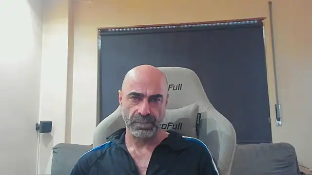 Snapshot of Bicopflirt chatting on February 12, 2026, 2:23 pm Bicopflirt online show from February 12, 2026, 2:23 pm