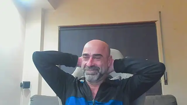 Snapshot of Bicopflirt chatting on February 18, 2026, 12:28 am Bicopflirt online show from February 18, 2026, 12:28 am