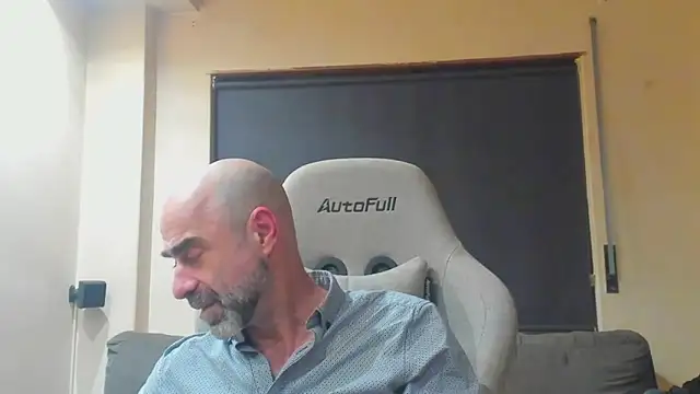 Snapshot of Bicopflirt chatting on February 20, 2026, 2:41 am Bicopflirt online show from February 20, 2026, 2:41 am